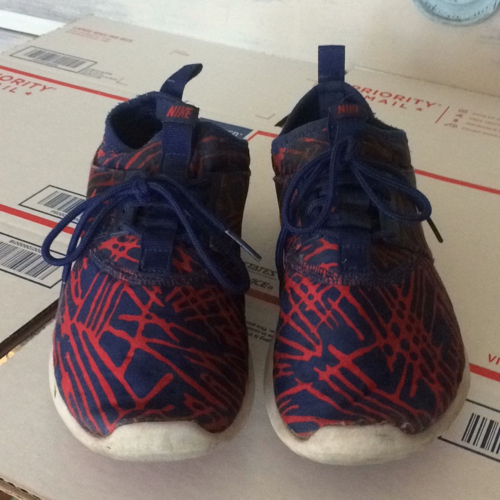 Nike tennis blue and red